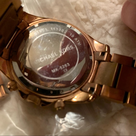 Michael Kors Watch in Rosegold - Picture 2 of 3